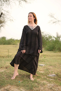 Elegante Vestido Kaftán de Algodón Estampado a Mano, Estilo Bohemio, Manga Larga, Cuello en V y Mangas Largas Relajadas - Product Image 5