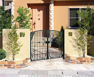 Portail à double battant KHP traditionnel avec revêtement en poudre pour maisons de style classique, durable, commande manuelle, installation facile - Product Image 1