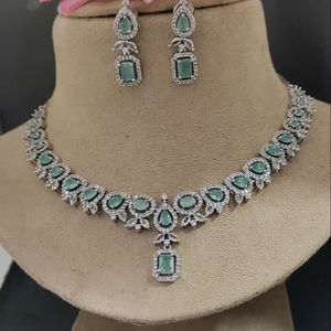 Parure de bijoux de mariée en argent tibétain avec pendentif goutte d'eau vert menthe pour mariage et fiançailles - Product Image 1