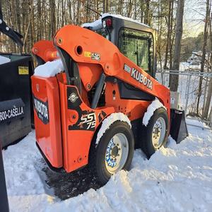 Cargadora Compacta Kubota SSV75 de Calidad Premium con Controles de Velocidad ISO, Maquinaria de Construcción H&AC con Asiento con Suspensión y Cabina - Product Image 1