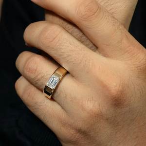 Bague Chevalière Homme Personnalisée en Diamant de Laboratoire Taille Émeraude, Bague de Mariage Solitaire de Luxe en Diamant, Joaillerie Fine en Or Certifiée IGI - Product Image 4