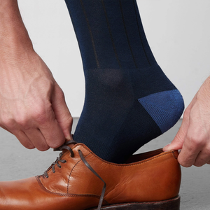 Chaussettes mi-hautes bleu marine pour hommes, chaussettes rayées à la cheville avec bout contrastant bleu, sport et décontracté - Product Image 5