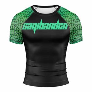 Saqibandco Rashguard ajusté pour homme, imprimé écailles vertes, séchage rapide, manches courtes - Product Image 1