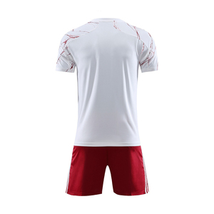 Uniforme de Fútbol Personalizable al por Mayor - Diseño de Mármol Rojo y Blanco Sublimado - Ropa Deportiva de Poliéster de Secado Rápido - Product Image 3