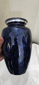 Exportador Profesional de Urnas de Cremación para Adultos de Aluminio Estilo Americano con Acabado Negro Perla de Diseño Premium de Alta Gama en Venta - Product Image 2