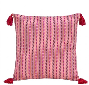 Funda de Cojín Cuadrada con Borlas y Estampado de Rayas Verticales en Rosa, Naranja y Magenta, Diseños Personalizados 18X18 - Product Image 4