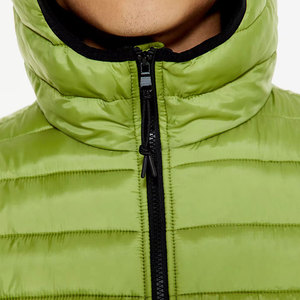 Veste matelassée à capuche verte pour homme, fermeture éclair sur le devant, couleur unie, coupe-vent, rembourrage en polyester, vêtement d'automne - Product Image 5