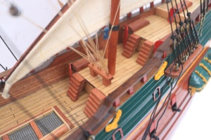 Modèle de bateau à voile en bois fait main - Modèle réduit de la célèbre navire hollandais East Indiaman, décoration pour la maison ou le bureau, Batavia peinte - Product Image 6