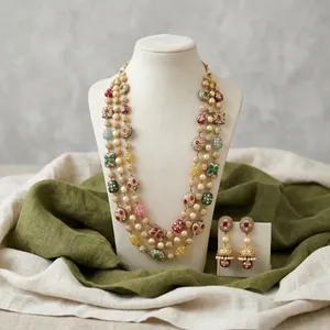 Conjunto de Collar de Perlas y Piedras Preciosas Multicolor de 3 Capas de Lujo, Aretes Jhumka, Chapado en Oro, Estilo Bohemio, Geométrico, Tradicional Indio - Product Image 1