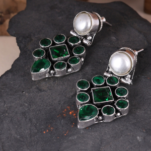 Pendientes de Plata Oxidada con Flores de Latón |   Pendientes Boho con Circonita Verde |   Joyería para Fiestas - Product Image 5