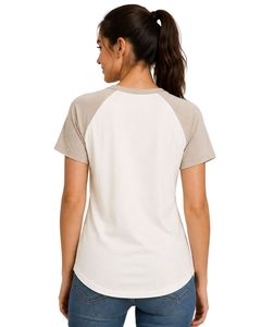 Camiseta raglan personalizada en color marfil y beige arena para mujer, cuello redondo, manga corta, mezcla de algodón suave, top de moda para verano. - Product Image 2