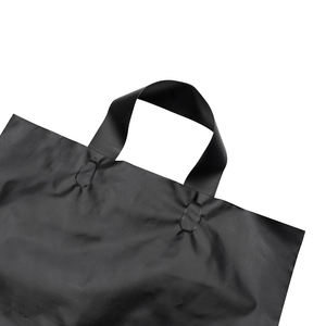 Venta caliente logotipo personalizado impreso PE bolsa de plástico con asas de bucle suave claro PP fuelle embalaje para cosméticos - Product Image 3