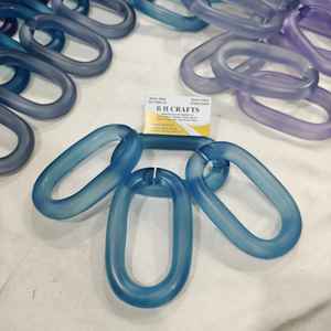 Maillons de chaîne surdimensionnés en résine avec motif d'art populaire mettant en valeur la variété des couleurs pour la décoration intérieure - Product Image 4