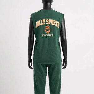 Ensemble femme : t-shirt en coton lourd 200 GSM et pantalon de jogging vert foncé avec poche latérale et logo en patch chenille - Product Image 4