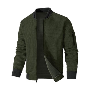 Chaqueta Bomber Acolchada Ligera, Corte Entallado, Unisex, Color Azul Marino, con Textura de Cuadrícula, Fabricada en Pakistán - Product Image 4