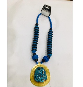 Collier classique perlé pour femme avec pendentif chrétien en os naturel, fait main, bijoux de fête, vente en gros - Product Image 2