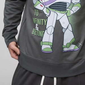 Sudadera Ligera MetroFlex – Suave, transpirable y versátil. - Product Image 4