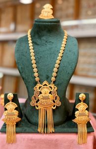 MOLL JEWELLERS France – Ensemble Collier Pendentif Floral Vintage Plaqué Or 24K et Boucles d'Oreilles Longues – Bijoux Artisanaux de Luxe - Product Image 6