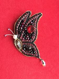 Broche Bordado a Mano con Cuentas, Elegante Pin de Moda Hecho a Mano para Mujer, Broche de Lujo Bordado con Cuentas, Diseño Artesanal - Product Image 5