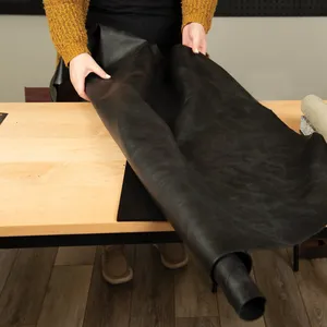 Cuir de vachette véritable noir classique, finition cire dure, idéal pour la confection de chaussures de créateur, bottes de travail, portefeuilles pour hommes et articles artisanaux. - Product Image 2