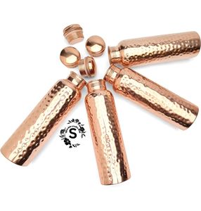 Elegante botella de cobre con líneas de diseño limpias que ofrece una apariencia moderna y premium para usuarios preocupados por su estilo de vida. - Product Image 3