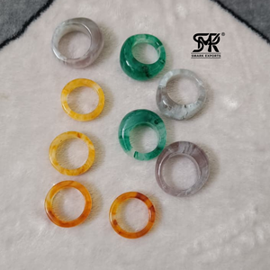 Bagues Artisanales en Résine Faite à la Main, Motifs Variés, Couleurs Riches, Bagues de Créateur Légères pour Tenues Tendance, Décontractées et de Soirée - Product Image 4