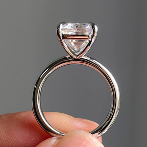 Bague de fiançailles et de mariage en or jaune 14 carats avec diamant de laboratoire taille émeraude 4 carats, certifiée IGI, de luxe, pour soirée - Product Image 4