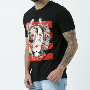 Camiseta Negra de Manga Corta para Hombre con Estampado de León, Cuello Redondo, Estilo Casual, Corte Regular, Tela de Jersey de Algodón - Product Image 3