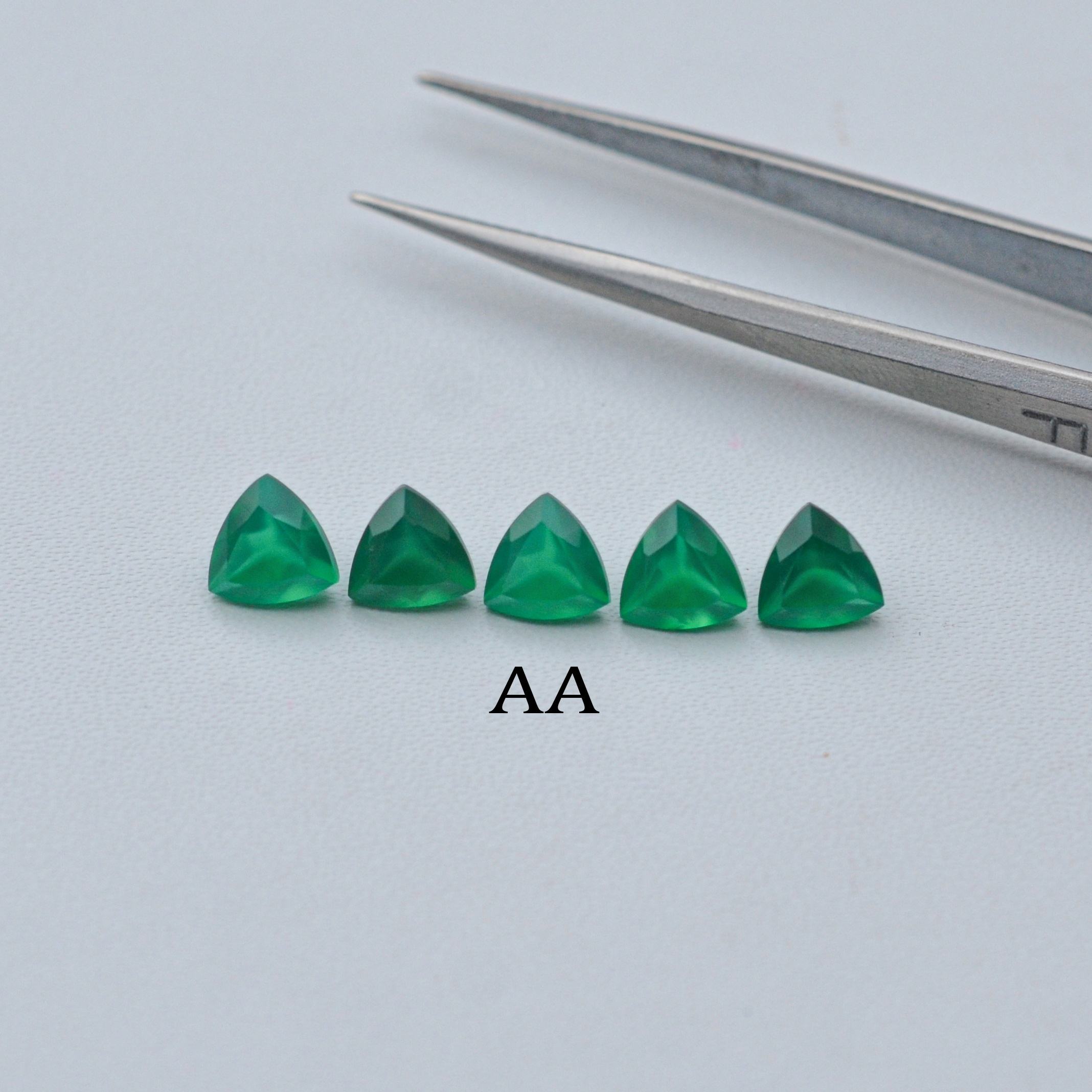 AA   แอบแอบ