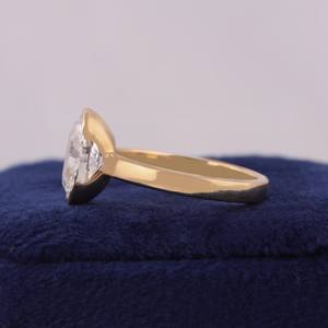 Anillo solitario moderno de diamante ovalado cultivado en laboratorio, hecho a mano, con media engaste en bisel, de oro amarillo de 14k, para mujer, regalo de boda para dama de honor, amuleto. - Product Image 4