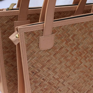 Sac à main Shetal Pati (Sitol Pati) durable et léger pour femmes, sac à bandoulière en paille tissée à la main avec une capacité allant jusqu'à 1L - Product Image 5