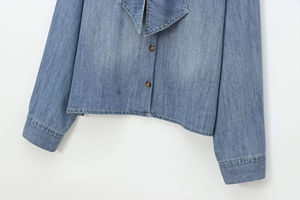 Camisa de mezclilla azul lavada informal para mujer OEM, blusa de moda de alta calidad, diseño adecuado de fábrica, camisa de mezclilla para mujer - Product Image 6
