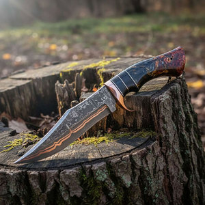 Nouveau couteau de chasse multi-usage en acier Damas cuivré fait main, lame fixe de 8 pouces, haute dureté, manche en résine avec garde en cuivre - Product Image 1