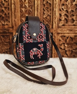 Bohemian Cartoon Print PU <b>Crossbody</b> <b>Messenger</b> <b>Bag</b> for Women with Zipper Closure and Polyester Lining Daily Use - Product Image 2