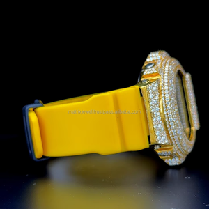 Montre DW 6900 avec bracelet jaune, lunette sertie de moissanite, look premium, montre antichoc avec boîtier diamanté amovible. - Product Image 3