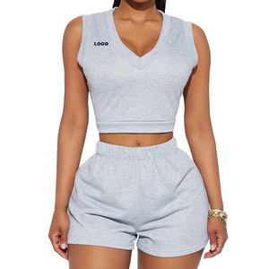 Ensemble 2 pièces pour femme : Crop top col en V et short gris uni, décontracté, printemps-été, tricoté en coton et élasthanne, respirant, coupe classique - Product Image 1