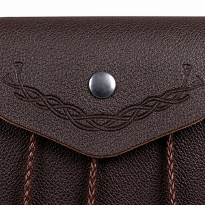 Pochette écossaise Sporran en cuir véritable marron de qualité supérieure, motif nœud celtique gaufré, détail pompon, sac banane fait main des Highlands - Product Image 5