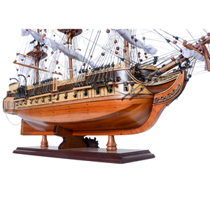 Maqueta de Barco Náutico USS Constitution Pintada a Mano en Cedro para Decoración del Hogar o Regalo - Product Image 5