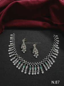 Conjunto de joyas de diamantes de alta calidad chapadas en plata con diamantes americanos simples con pendientes, conjunto de collar con tachuelas, regalo para mujeres de boda - Product Image 4