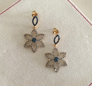 Pendientes colgantes de plata de ley 925 con diseño de flor de diamante redondo de 1.91 quilates, engaste de garra, para uso diario de mujer, joyería de moda - Product Image 6