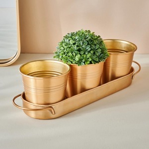 Pots et jardinières d'intérieur et d'extérieur très demandés, design durable et résistant pour les jardins, disponibles à la vente - Product Image 1