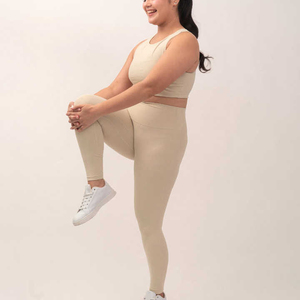 Ensemble de yoga sur mesure de haute qualité pour femme, faible MOQ, tenue de sport personnalisée pour femme - Product Image 4