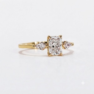 Bague fine en or blanc 14 carats avec diamant de laboratoire taille radiant à trois pierres, certifié IGI, couleur E, clarté VVS2, 1 carat, 1,27 carat - Product Image 3