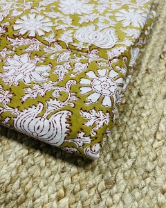 Tela de Algodón con Estampado Floral Moderno en Tonos Mostaza y Marrón, Estampado a Mano en Jaipur, Material Ligero para Vestidos, Manualidades, Cortinas y Fundas - Product Image 4