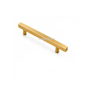 Tirador Minimalista Cuadrado de Latón para Muebles de Cocina, Diseño Duradero - Product Image 1