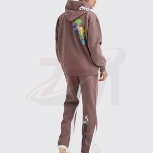 Conjunto Deportivo para Hombre con Capucha, Estampado Abstracto Pintado a Mano, Manga Larga, Corte Holgado, 100% Algodón, Estilo Urbano, Color Marrón - Product Image 2