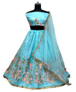 Hermosa colección de colores Lahenga Choli con trabajo de bordado Precio más bajo Mercado Surat Gujaart Ropa étnica Alphanumero - Product Image 1