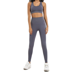 Ensemble de yoga 2 pièces uni pour femme : Crop top dos nageur et Legging taille haute longueur intégrale sans couture en Spandex et Polyester - Product Image 3