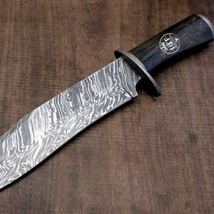 Cuchillo Recto de Acero de Damasco Hecho a Mano con Mango de Madera de Ébano Oscuro, Herramienta para Campismo al Aire Libre - Product Image 1