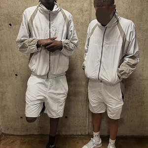 Conjunto de Chaqueta Cortavientos y Pantalones Cortos de Invierno Personalizados, Impermeables, con Bloques de Color y Cierre de Cremallera, en Poliéster/Nailon - Product Image 3